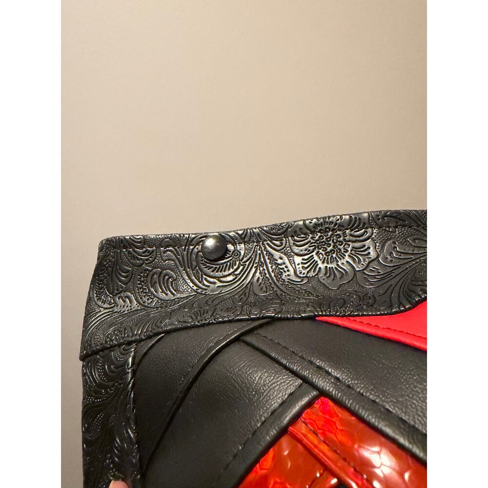 Chevron tooled vinyl pouch with snaps handmade - Picture 6 of 8